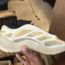 Size 10.5 - Adidas Yeezy 700 V3 Safflower 4