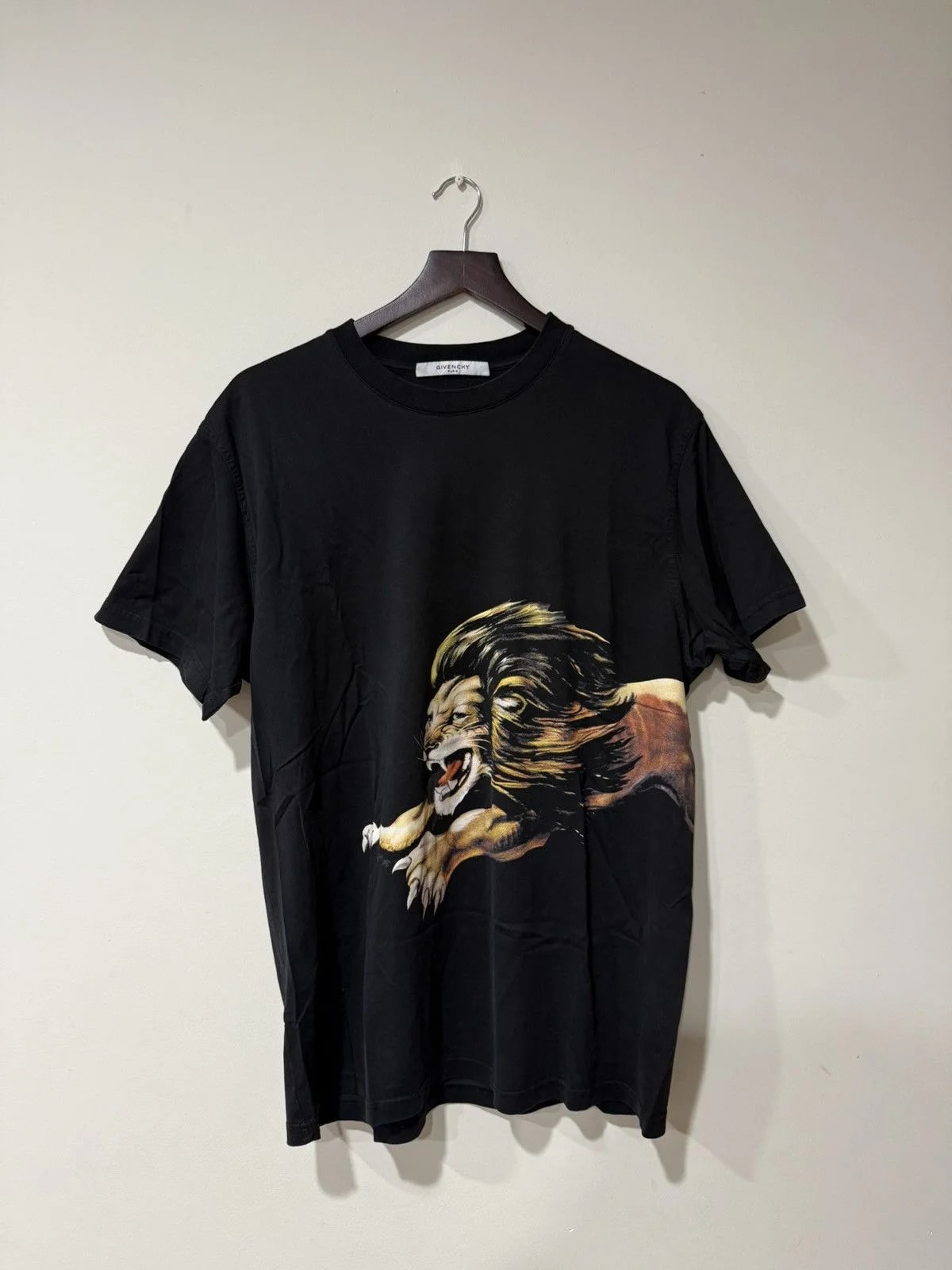 Givenchy — Givenchy Lion T-Shirt — streetwear — resale