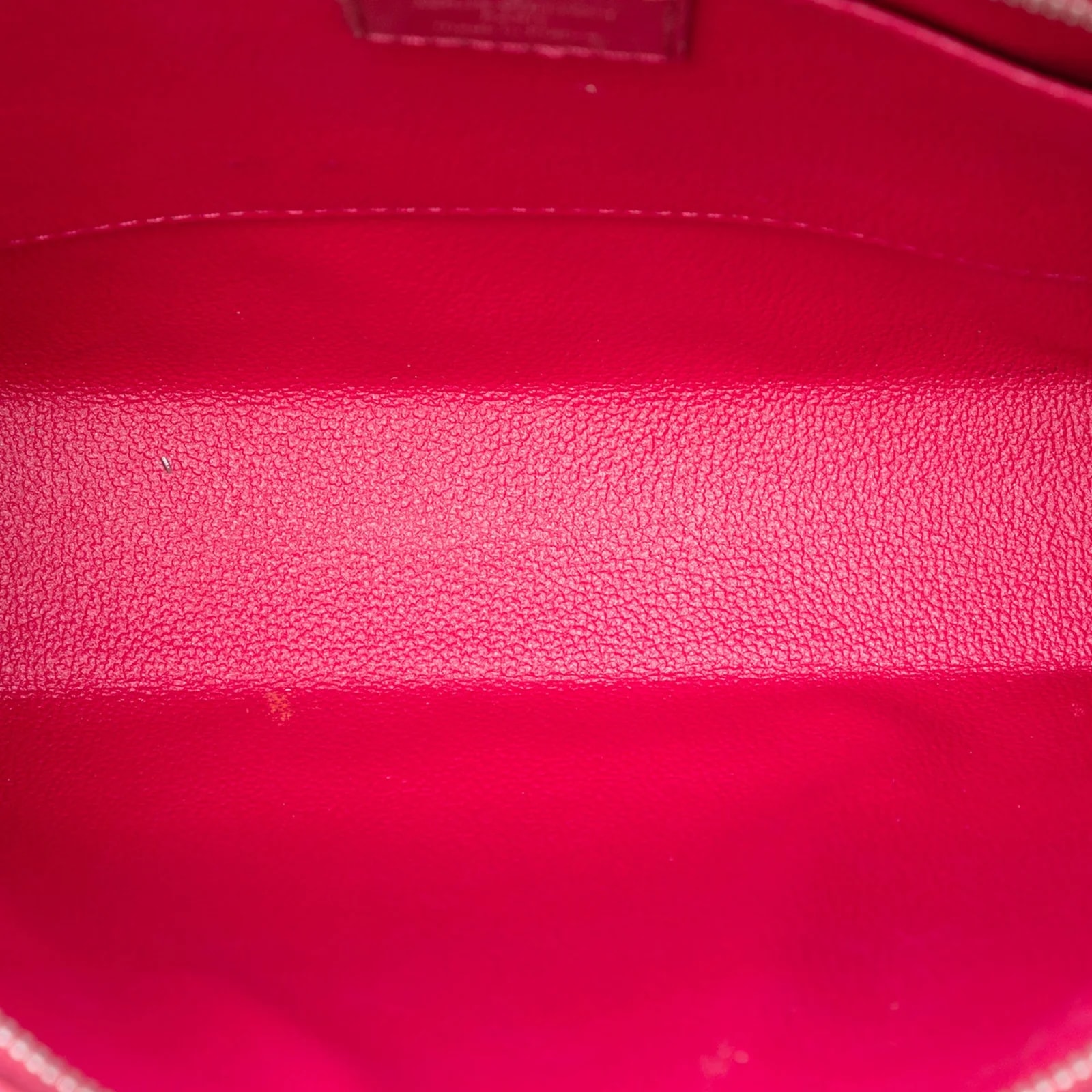 Escale Toiletry 26 4