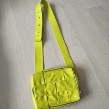 Bottega Veneta — Bottega Veneta Cassette Sling Kiwi Crossbody — Handbag — resale