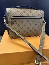 Louis Vuitton Pochette Metis Reverse 2
