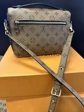 Louis Vuitton Pochette Metis Reverse 3