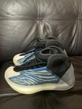Yeezy Low Top Lace-Up Athletic Striped 4