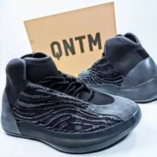 Adidas — Adidas US 13.5 Boost Lifestyle Yeezy Qntm New — Sneaker — resale