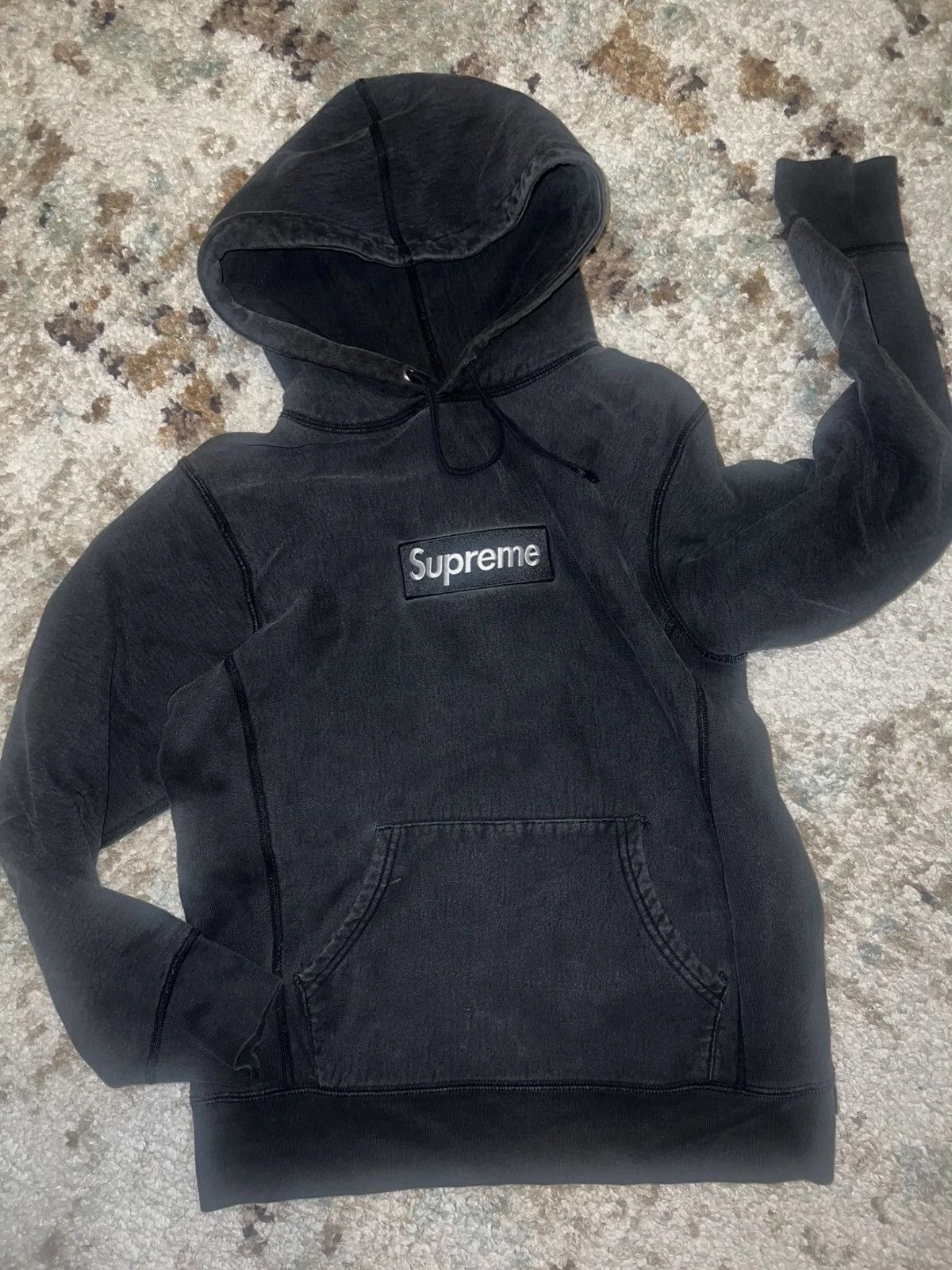 Supreme — 2016 Supreme Box Logo Hoodie — streetwear — resale