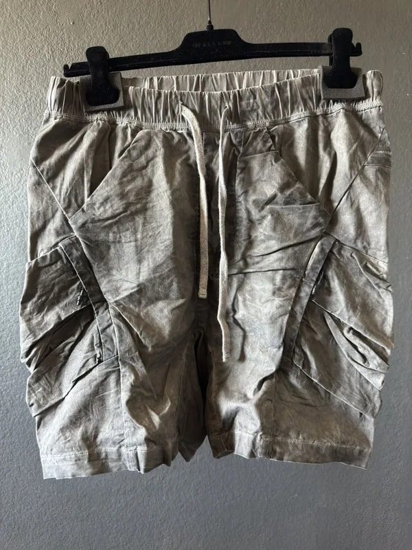 Garment dyed shorts — Clothing — resale