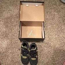Jordan Air 4 / Mid Top Lace Up Athletic 3