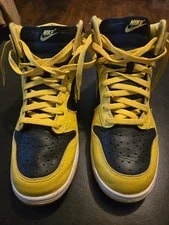 Nike Dunk Hi SP Varsity Maize CZ8149-002 High Top Iowa 2