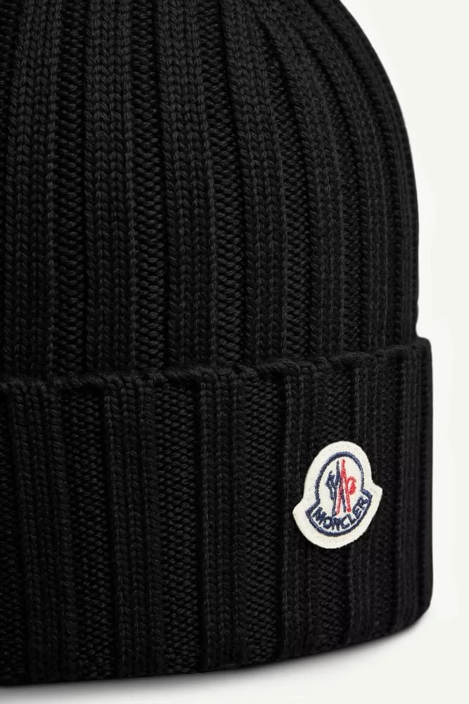 Moncler L20933b00036a9327999 Ribbed Beanie — Beanies 2