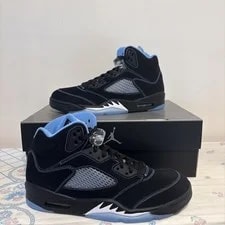 Air Jordan — Size 11M- Air Jordan 5 Retro OG Carolina 2026 DD0587-008 — Sneaker — resale