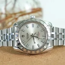 Tudor Classic Date | 38mm | Box & Papers | Ref. 21010 2