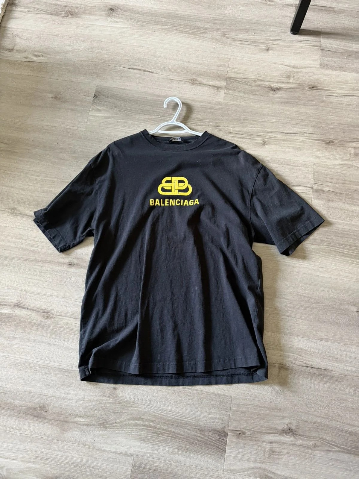 Balenciaga — Balenciaga Logo Tshirt — streetwear — resale