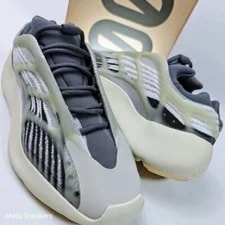 Adidas US 10 Fade Salt Streetwear Yeezy 700 V3 New 4