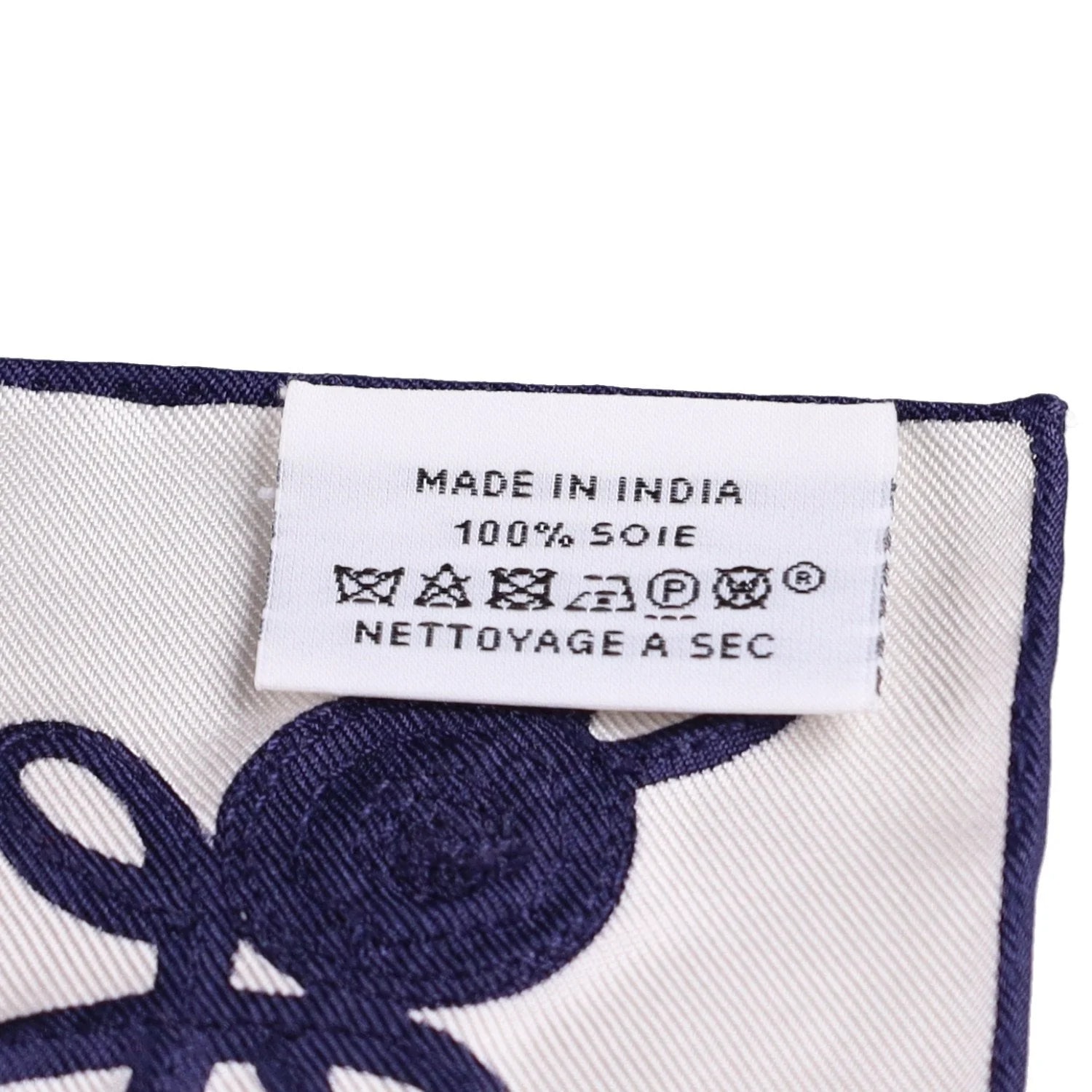 Hermès Brandebourgs Tattoo Carré 90 Scarf. 4