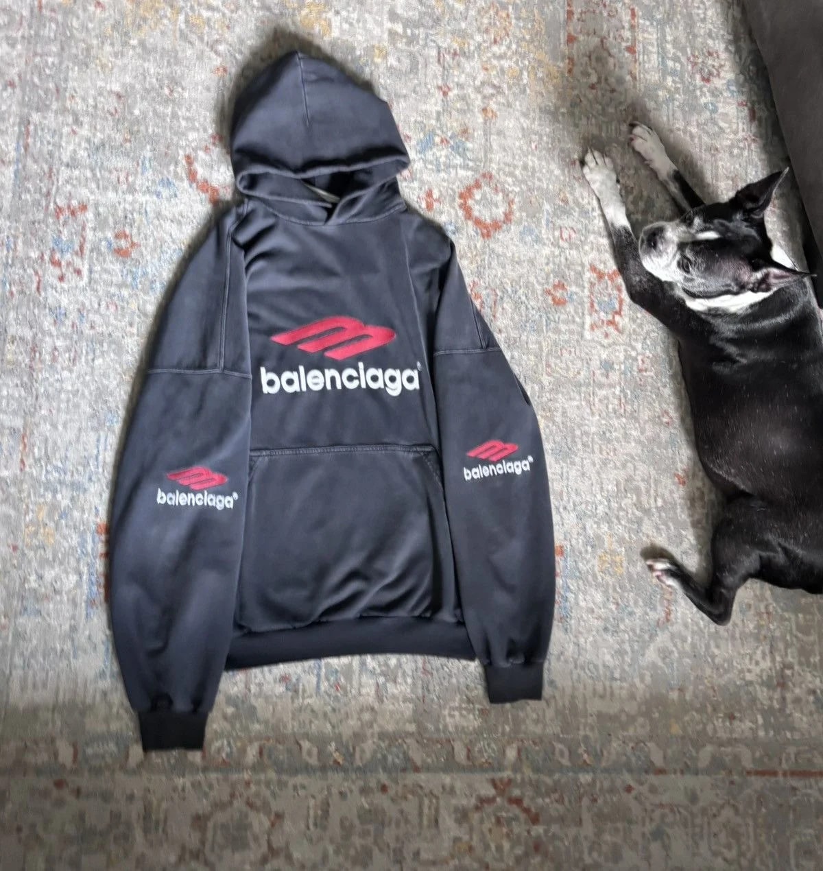 Balenciaga — Balenciaga 3b Hoodie — streetwear — resale