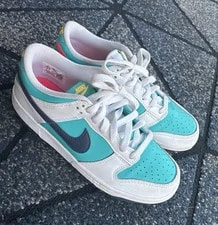 Nike — Nike Low Top Athletic Lace-Up — Sneaker — resale