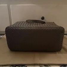 Bottega Veneta — Bottega Veneta Intreccio Boston Official — Handbag — resale
