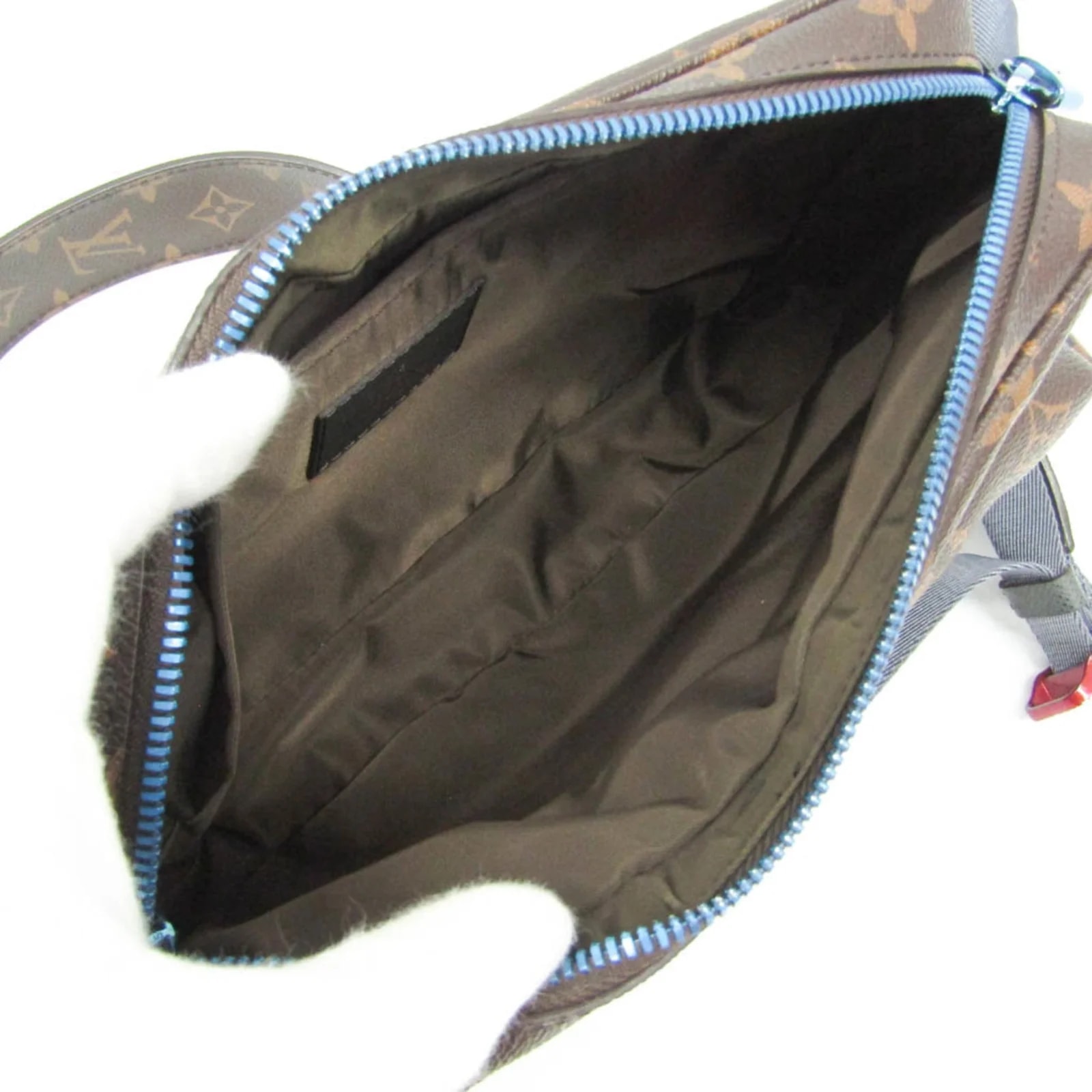 Louis Vuitton Outdoor Messenger 4