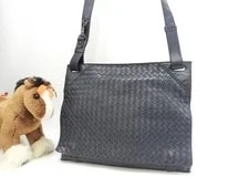 Bottega Veneta — Bottega Veneta Messenger Excellent Condition 245 — Handbag — resale