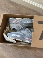 Yeezy — Yeezy 700 IN BOX — Sneaker — resale