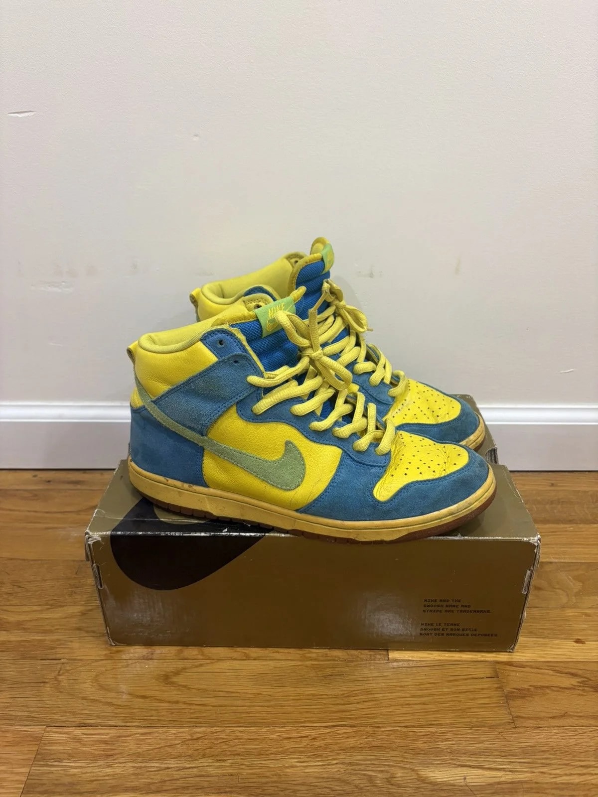 Nike SB — Nike SB Dunk Hi Marge Simpson — Sneaker — resale