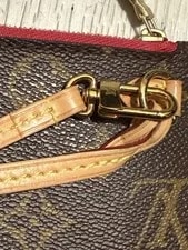 Louis Vuitton Neverful Pochette Wristlet Preloved 4