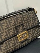 Fendi Iconic Baguette Medium Hardware Fashion 4