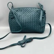 Bottega Veneta — Bottega Veneta BV Regular Camera Crossbody — Handbag — resale