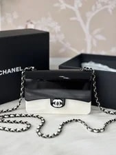 Auth Chanel Flap Crossbody HW 4