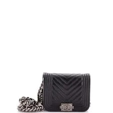 Chanel — Chanel Boy Flap Chain Belt Chevron — Handbag — resale