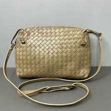 Bottega Veneta — Bottega Veneta Authentic 23*17*5cm — Handbag — resale