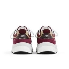 New Balance 990v4 / Size M6 / W7.5 D Shoe 4