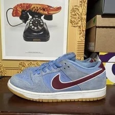 Size 8 - Nike SB Dunk Low Philadelphia Phillies 2