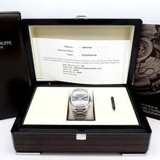 Patek Philippe 5905/1A Annual Calendar Chronograph With Green Dial 2
