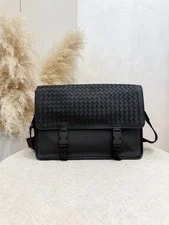 Bottega Veneta — Bottega Veneta Normal Crossbody Messenger Duty P — Handbag — resale