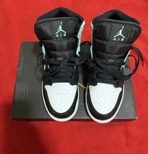 Air Jordan — Air Jordan 1 Mid Tropical Twist — Sneaker — resale