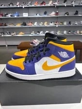 Air Jordan 1 Mid Lakers 4