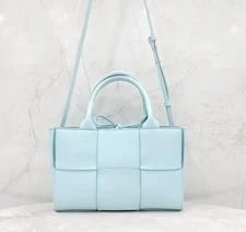 Bottega Veneta — Bottega Veneta Small 153469445 — Handbag — resale