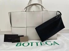 Bottega Veneta — Bottega Veneta Arco Medium From Japan — Handbag — deal