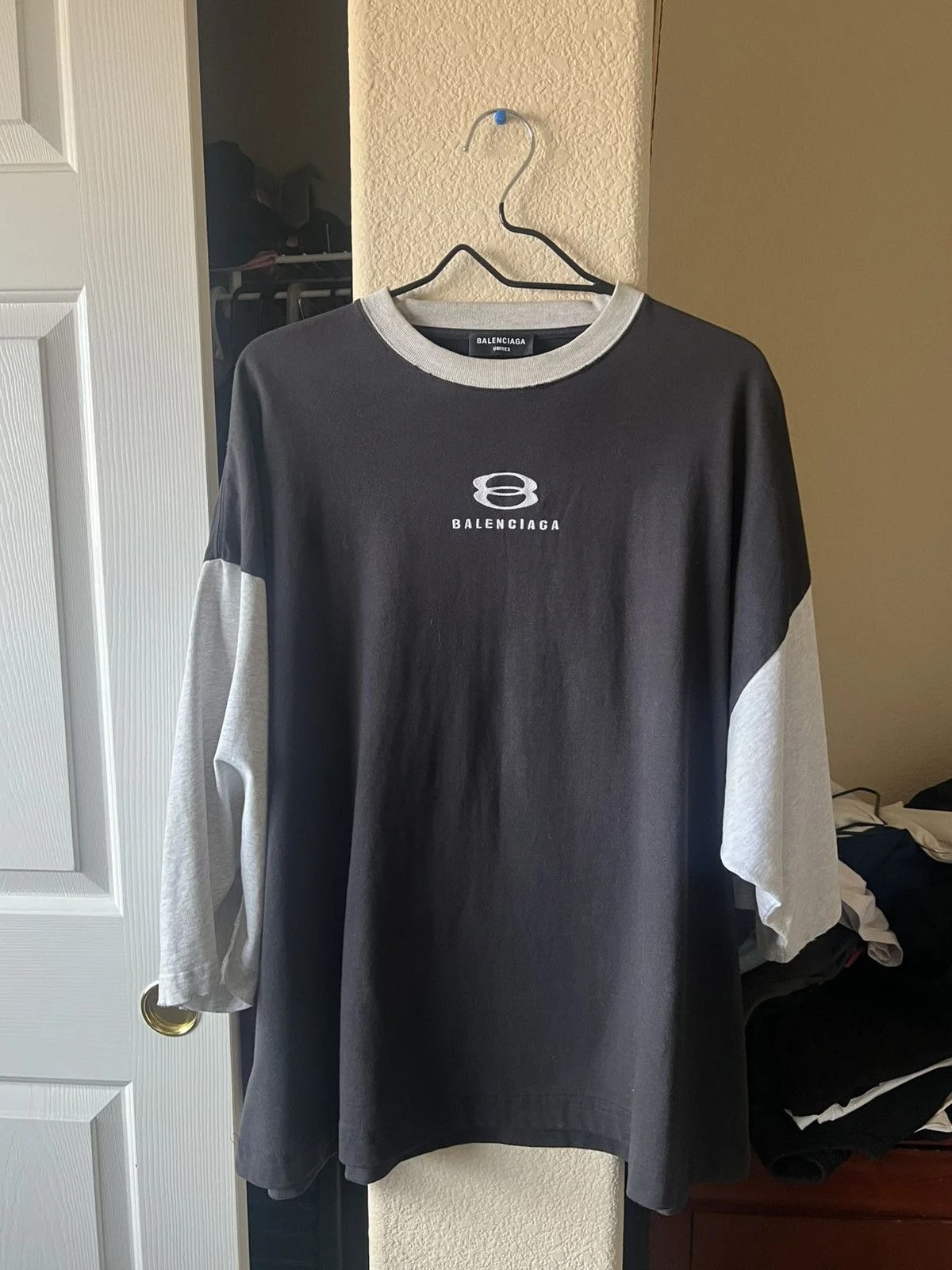 Balenciaga — Balenciaga Unity 3/4 Sleeve — streetwear — resale