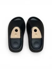 Yeezy Slides — 11 4