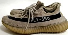 Yeezy — Yeezy Boost 350 V2 Model HP7870 Adidas — Sneaker — resale