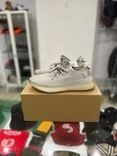 Yeezy 350 Size: 3