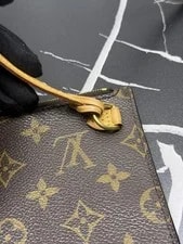 Authentic Louis Vuitton Neverfull in Classic 4