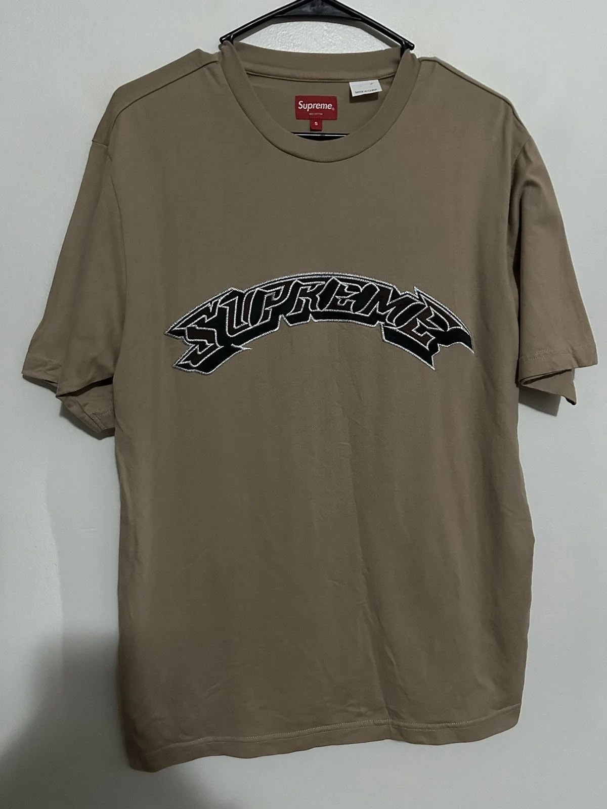 Supreme — Supreme Appliqué Arc S/S Top Tee — streetwear — resale