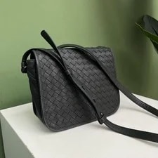 Bottega Veneta — Bottega Veneta Authentic Crossbody 20*18*7 — Handbag — resale
