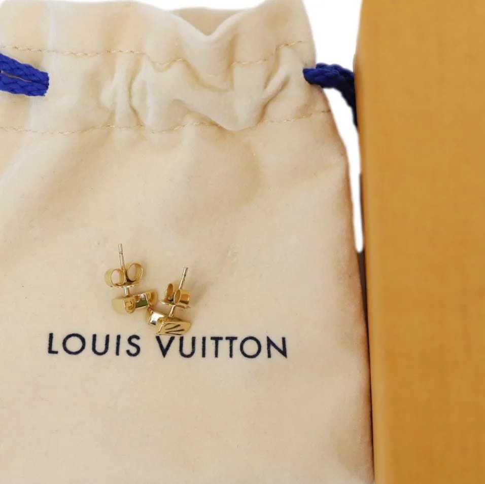 Louis Vuitton V Stud Essential Metal 4