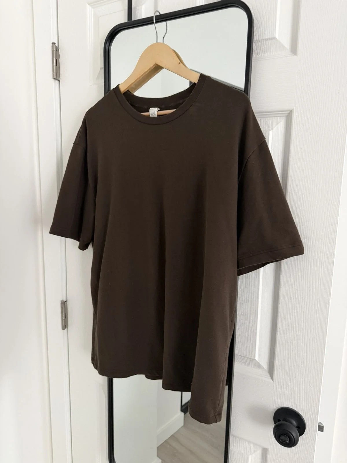 Alo Yoga T Shirt — streetwear — resale