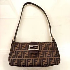 Fendi Mamma Bucket Baguette Logo 2