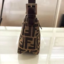 Fendi Mamma Bucket Baguette Logo 3